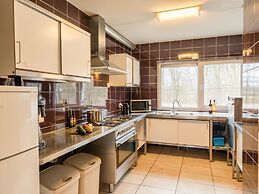 Well Furnished Home for Groups with Fireplace near Water