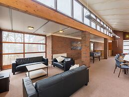 Well Furnished Home for Groups with Fireplace near Water