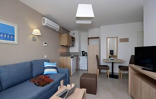 Airy Stay by the Mediterranean