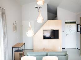 Modern Lodge With Dishwasher, Near the Sea