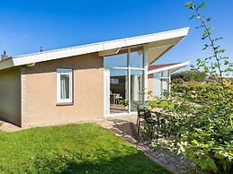 Restyled Bungalow with Dishwasher near Cozy Domburg