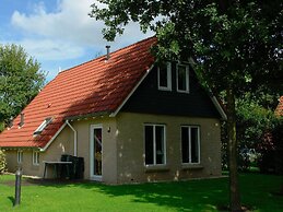 Spacious Holiday Home With Wifi, 20 km From Assen
