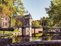 Detached Villa With Washing Machine, Around a Lake Area