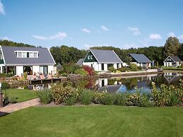 Detached Villa With Washing Machine, Around a Lake Area