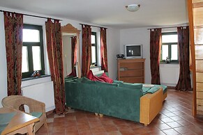 Schoenes Ferienhaus in Dargun mit Pool