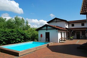 Schoenes Ferienhaus in Dargun mit Pool