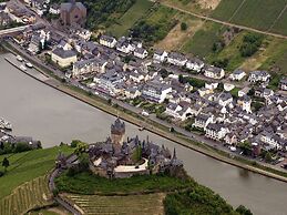 Restyled Villa with Washing Machine near River Moselle
