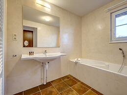 Restyled Villa with Washing Machine near River Moselle