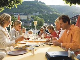 Restyled Villa with Washing Machine near River Moselle