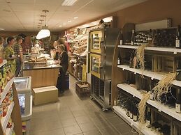 Restyled Villa with Washing Machine near River Moselle