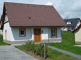 Restyled Villa with Washing Machine near River Moselle