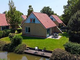 Detached Holiday Home With Garden Near Hoorn