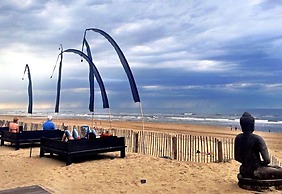 Spacious Lodge Near Zandvoort & the Sea