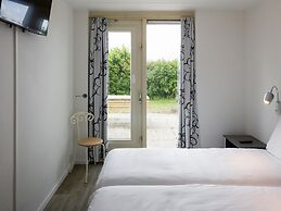 Holiday Home With Microwave, in a Holiday Park, Beach Within Walking D