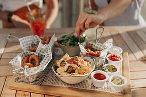 Holiday Home With Microwave, in a Holiday Park, Beach Within Walking D