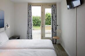 Holiday Home With Microwave, in a Holiday Park, Beach Within Walking D