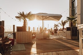 Holiday Home With Microwave, in a Holiday Park, Beach Within Walking D