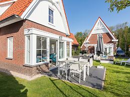 Luxurious Stately Villa With 2 Bathrooms, 1km From the Beach