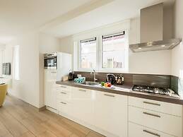 Luxurious Stately Villa With 2 Bathrooms, 1km From the Beach