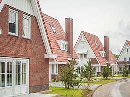 Luxurious Stately Villa With 2 Bathrooms, 1km From the Beach