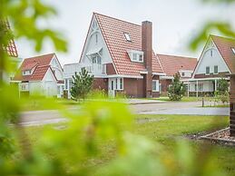 Luxurious Stately Villa With 2 Bathrooms, 1km From the Beach