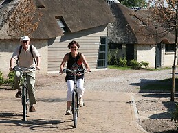 Luxurious, Thatched Cottage at the Schoorl Dune Area