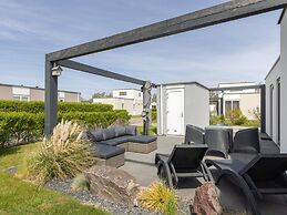 Modern Lodge With two Bathrooms, Near the Beach