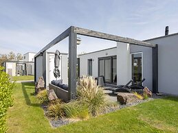 Modern Lodge With two Bathrooms, Near the Beach