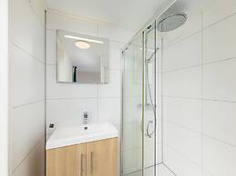 Modern Lodge With two Bathrooms, Near the Beach