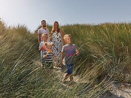 Restyled Villa With Dishwasher, Near the Beach