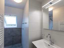 Carefully Furnished House with Bath near Mookerplas