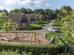 Carefully Furnished House with Bath near Mookerplas