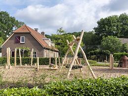 Carefully Furnished House with Bath near Mookerplas