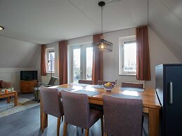 Carefully Furnished House with Bath near Mookerplas