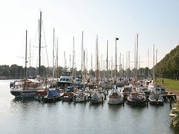 Lovely Holiday Home With Jetty Near Ijsselmeer