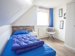 Lovely Holiday Home With Jetty Near Ijsselmeer