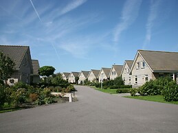 Lovely Holiday Home With Jetty Near Ijsselmeer