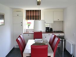 Lovely Holiday Home With Jetty Near Ijsselmeer