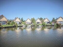 Lovely Holiday Home With Jetty Near Ijsselmeer