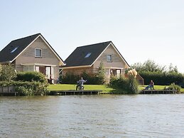 Lovely Holiday Home With Jetty Near Ijsselmeer