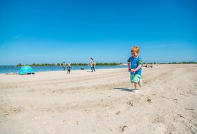 Lovely Holiday Home With Jetty Near Ijsselmeer