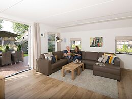 Beautiful Holiday Home With Whirlpool