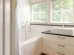 Beautiful Holiday Home With Whirlpool