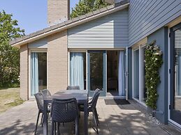 Comfortable Holiday Home With two Bathrooms, Near the Beach