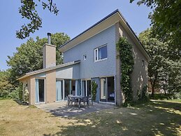 Comfortable Holiday Home With two Bathrooms, Near the Beach