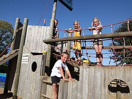 Luxury Villa with Fireplace near Reservoir in Nordeifel