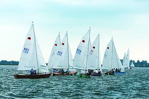 Modern Holiday Home With a Terrace by Water