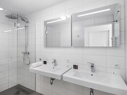 Detached Luxurious Lodge With Washingmachine, Near the Beach