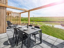 Detached Luxurious Lodge With Washingmachine, Near the Beach