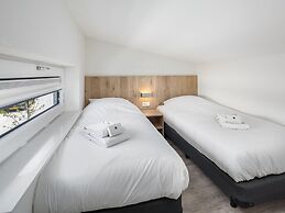 Detached Luxurious Lodge With Washingmachine, Near the Beach